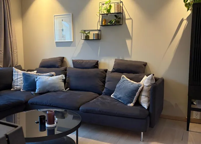 Charming Near The Woods With Parking *