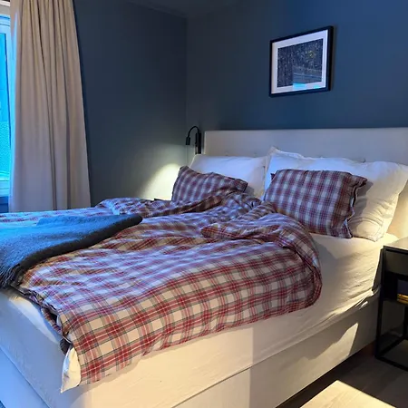 Charming Near The Woods With Parking Apartman